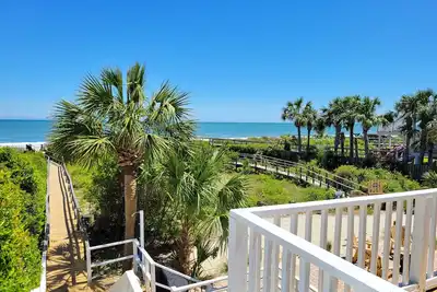 Duplex au dernier étage en bord de mer, promenade sur la plage privée, chiens bienvenus, véranda grillagée