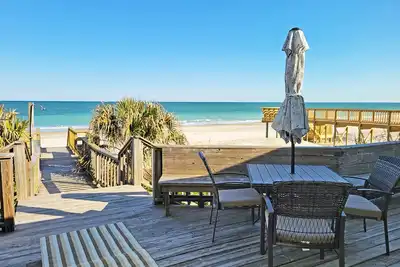 Oceanfront Beach House, Dog Friendly, Large Oceanside Sun Room and Sun Deck