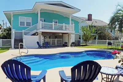 Maison de plage de deuxième rangée, piscine privée, véranda, accès à la plage de l'autre côté de la route