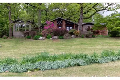 Image de Paw Paw Tree Estate au pied du Petit Jean Mt. à côté de la rivière Arkansas