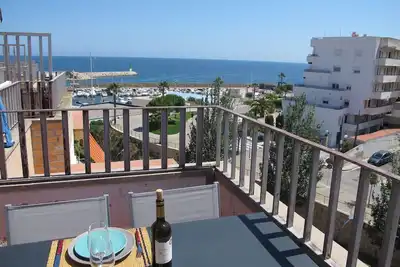 Image de Appartement de charme avec  grande terrasse et vue sur le port