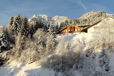 Image de Vue imprenable sur les montagnes en toute intimité
