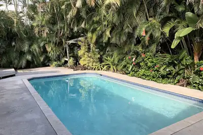 Image de Maison De 3 Chambres Avec Paradis Tropical PRIVÉ Dans La Cour ARRIÈRE