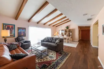 Image de Belle maison de Kachinas près de Starbucks