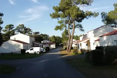 Image de Maisonnette 4 personnes à 700 m plage avec piscine