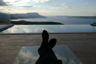 Image de Une vue époustouflante sur la baie de Souda-Chania, et les montagnes Blanches