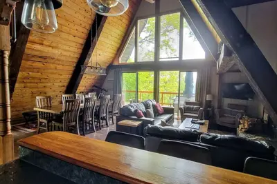 Image de Chambre Schuss Mountain \"A-Frame\" spacieuse et magnifiquement restaurée - 12 personnes
