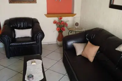 Image de À distance de marche des musées, des restaurants et du centre-ville, avec une vue imprenable