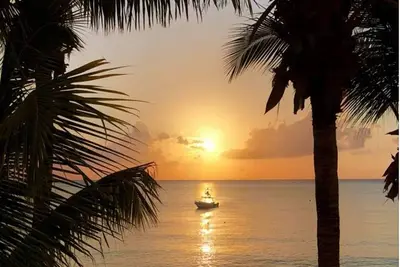 Image de Penthouse 3 Bdrm! ! Vues sur l'océan, climatisation centrale, wifi, parc Gratuit