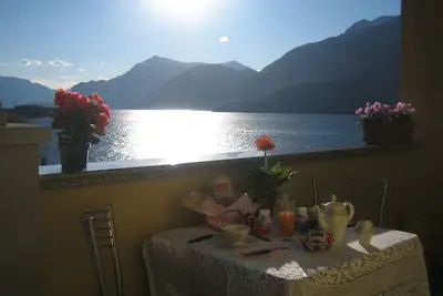 Image de Lilli - Maison au bord du lac - Corenno Plinio, village médiéval aux mille marches.
