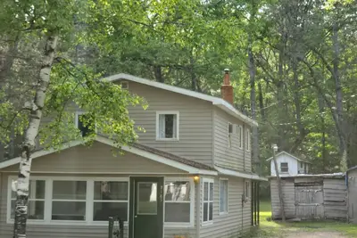 Image de 3 Bed, 1 Bath home with shared pontoon, 2 seat kayak and lake access nearby.