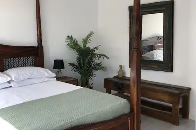 Image de Immense appartement de luxe de 225 m² en bord de mer avec piscine et balcon