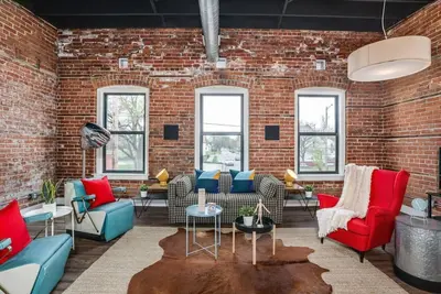 Image de Superbes minutes de loft vintage énormes du centre-ville!