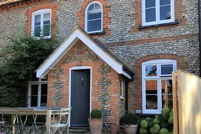 Image de 10 minutes à pied de Holt - une belle maison avec parking et jardin privé avec pelouse