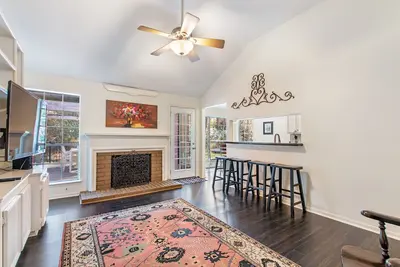 Image de Spacieuse et confortable maison de 4 Br au coeur de The Woodlands