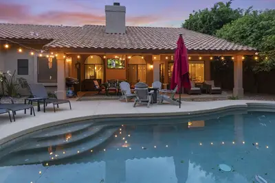 Image de Superbe maison de North Scottsdale avec piscine chauffée et bain à remous