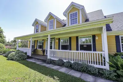 Image de Yellow Beach House - Front de mer, 4 chambres, privé et proche de Charlottetown