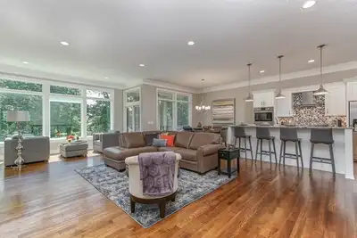 Image de Villa meublée de luxe près de la clinique Mayo!