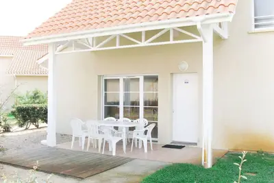 Image de Appartement dans une maison de vacances avec piscine, Wifi, Tv, terrasse, animaux admis, parking