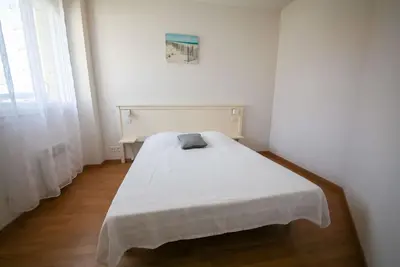 Image de Appartement dans une maison de vacances avec Wifi, piscine, Tv, terrasse, animaux admis, parking