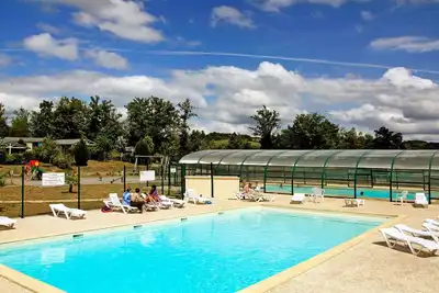 Image de Appartement dans une maison de vacances avec piscine, Wifi, Tv, terrasse, animaux admis, parking