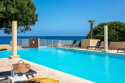 Image de Joli appartement avec piscine, internet, climatisation, Tv, animaux admis et parking