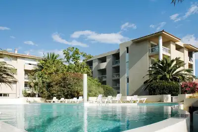 Image de Confortable appartement avec internet, climatisation, piscine, Tv, balcon, animaux admis et parking