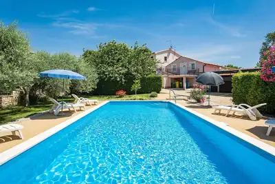 Image de Belle maison de vacances privée avec Wifi, piscine privée, climatisation, Tv et terrasse
