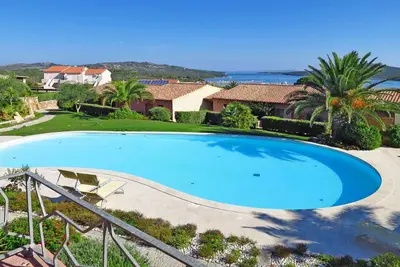 Image de Agréable appartement avec Wifi, climatisation, piscine, terrasse, animaux admis et parking