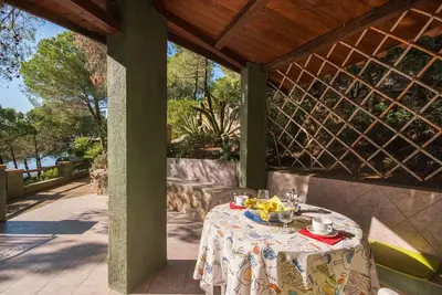 Agréable appartement dans une maison de vacances avec Wifi, Tv, terrasse, animaux admis, parking