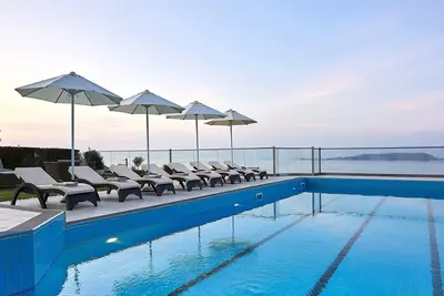 Image de Villa Ada - Villa de 5 chambres avec piscine chauffée et bain à remous chauffé. Vue imprenable! !
