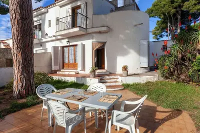 Image de Merveilleuse maison de vacances privée pour 6 personnes avec Tv et terrasse