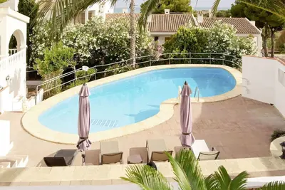 Belle maison de vacances privée pour 4 personnes avec Wifi, piscine privée, Tv et terrasse