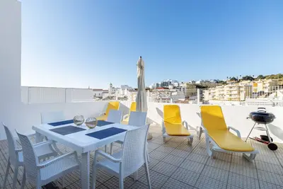 Image de Appartement rénové avec une grande terrasse dans la vieille ville d'Albufeira