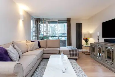 Image de Lumineux, contemporain 2br dans Leafy Belsize Park, par Veeve