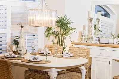 Image de Nouveau! ! ! Beach Cottage «The Lakehouse» dans un jardin tropical