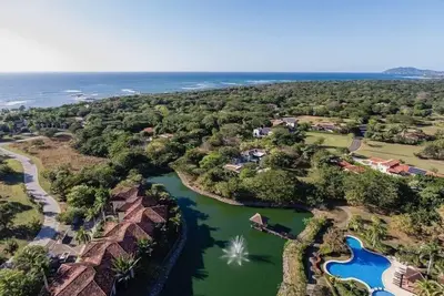 Image de Villa en bord de plage à distance de marche de la plage privée et de l'hôtel Jw Marriott!