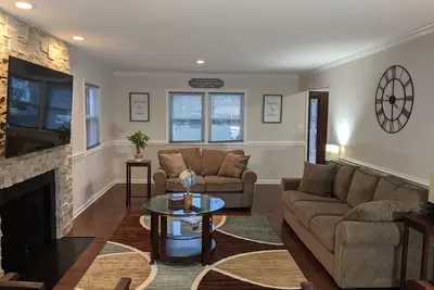 Image de Lakeview cinq chambres Cape Cod House près de Quantico