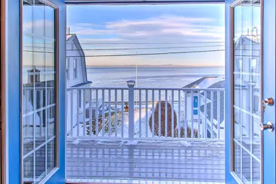 Image de Nouveau! Sebago Lake Haven avec vue sur le pont et le bord de l'eau