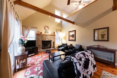 Image de Big Canoe Maison de montagne paisible et relaxante.