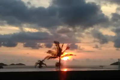 Image de Appartement de 2 chambres avec une vue imprenable sur la mer de Corail et les îles.