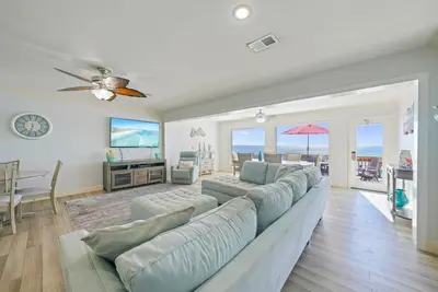 Image de Maison de ville récemment rénovée directement sur la plage! 2 cuisines, 3 rois et ascenseur