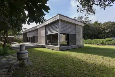 Image de Villa à l'architecture minimaliste moderne au milieu d'une réserve naturelle