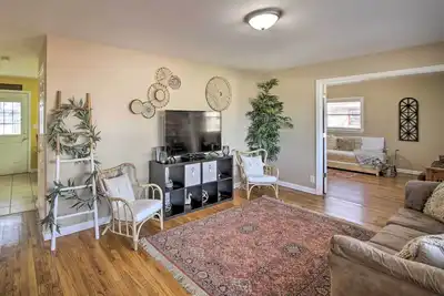 Image de Nouveau! Jolie maison bohème: 25 minutes du centre-ville d'Indy!