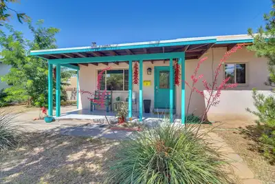 Image de Nouveau! Maison Abq vibrante acceptant les animaux domestiques avec cour et patio
