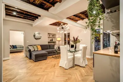 Image de Stylish 3 bedroom apartment with an unique location in between the Trevi Fountain and Spanish steps.