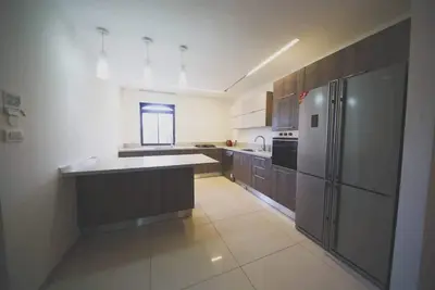 Image de Fabulous 4 Bdr - 190m2! - Prime Location