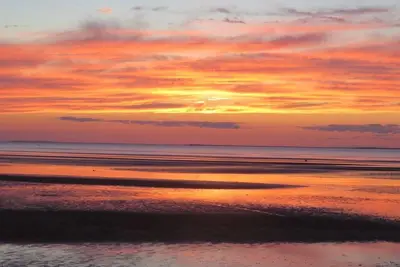 Image de Great Fam Home, Central Air, à 2 minutes à pied de Private Bay Beach