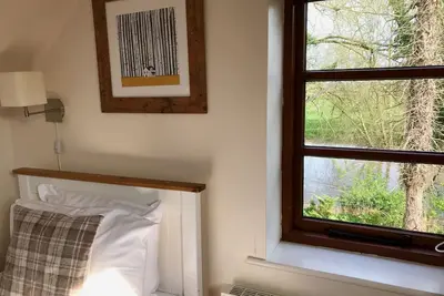 Image de Emplacement idyllique au bord de la rivière