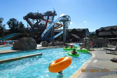 Image de Bienvenue au Capitole du parc aquatique du Monde-Fun D'ÉTÉ
